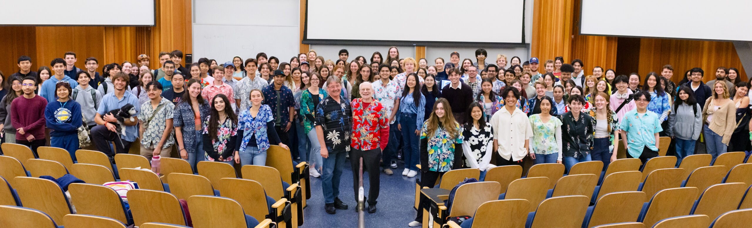 Class photo with Professors Kent Lightfoot and Scott Stephens in the middle